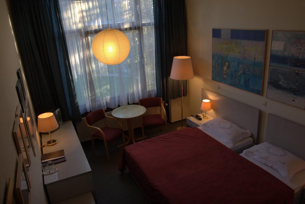 Berlin Art Hotel غيومري الغرفة الصورة